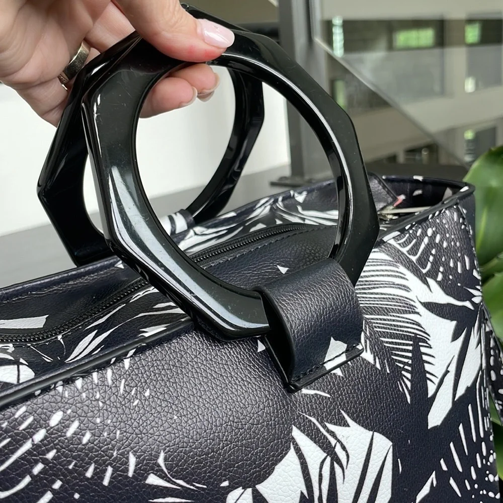 Carlos Santana, black white Crossbody shoulder handbag purse like new tropical - Picture 3 of 11